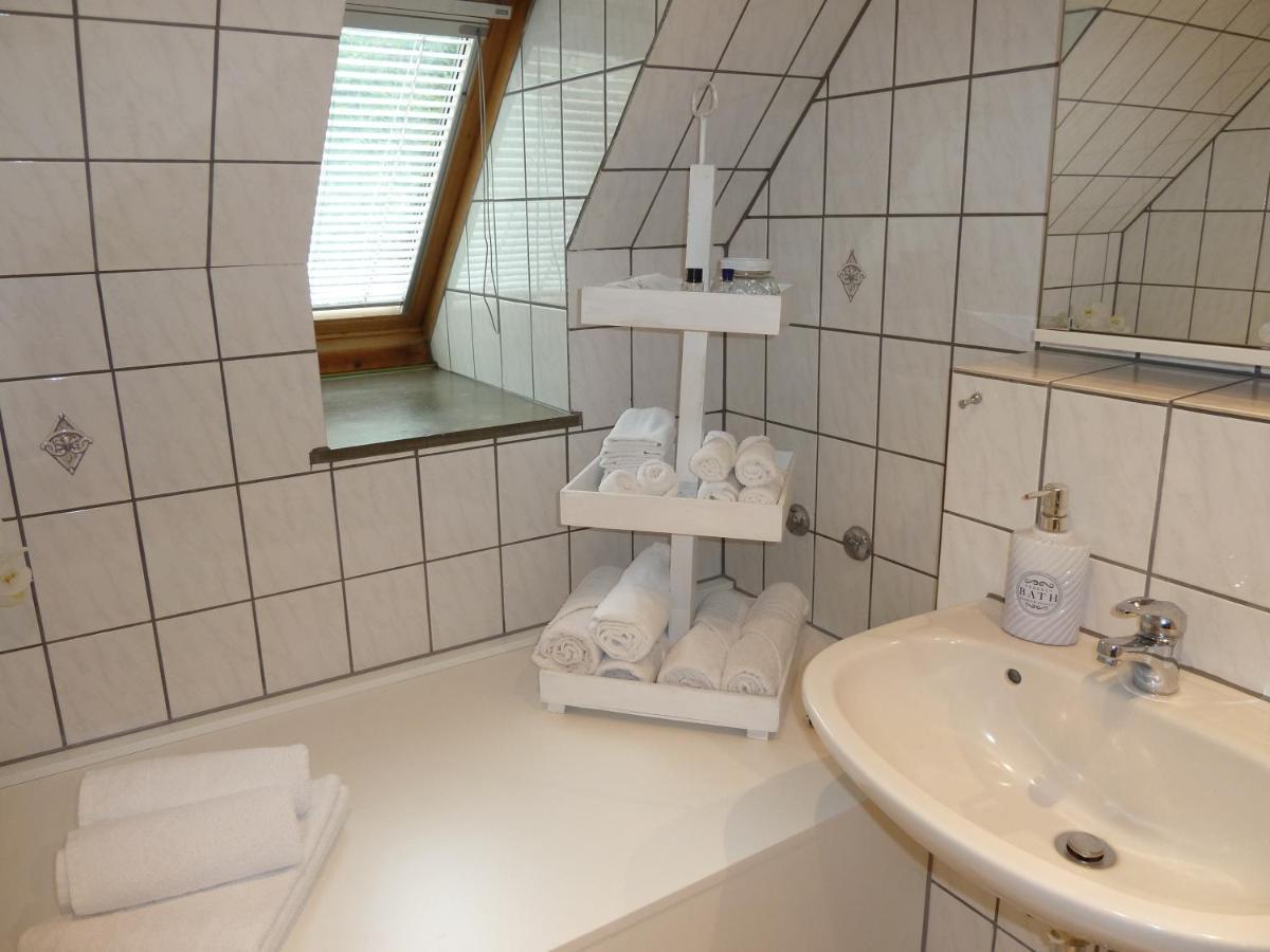 Helle 70 Qm Ferienwohnung Mit Herrlichem Blick Teningen Dış mekan fotoğraf